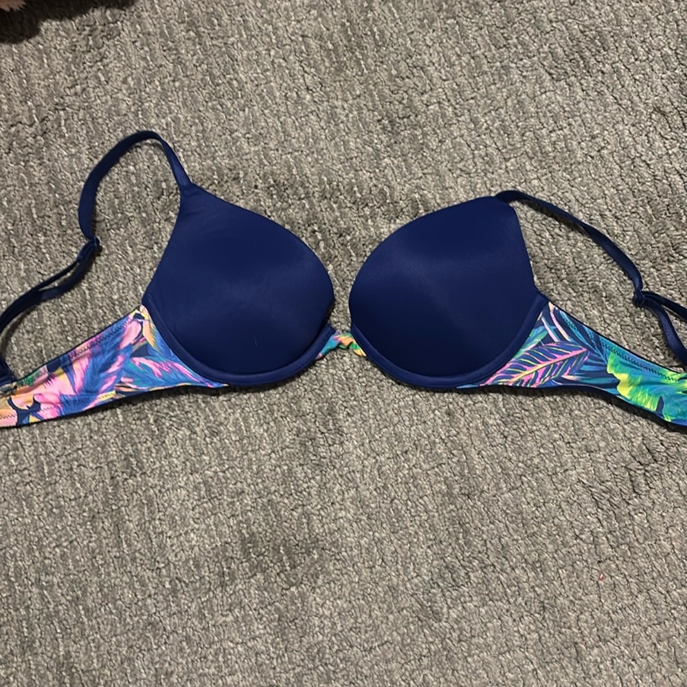 Victoria secrets pink push up bra